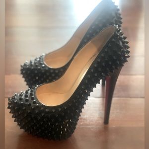 Christan Louboutin size 8 -38 black pumps